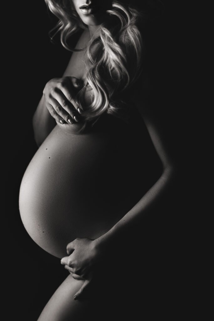 Minimalistyczna sesja w odcieniach szarości