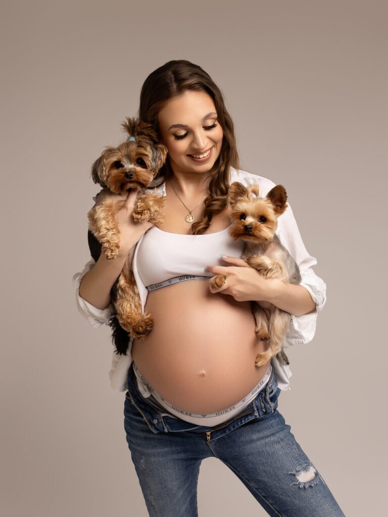 Zdjęcie profilowe brzuszka w świetle poranka